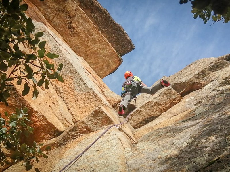 Escaladas en la cara Este del Cancho de los Muertos, la Pedriza