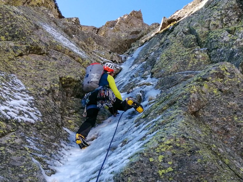 Escalada en Hielo y Roca en Peñalara: Trapecio (Loquillo), Robot (Diedro anónimo) y Hermana Mayor (Diedro Izquierdo)