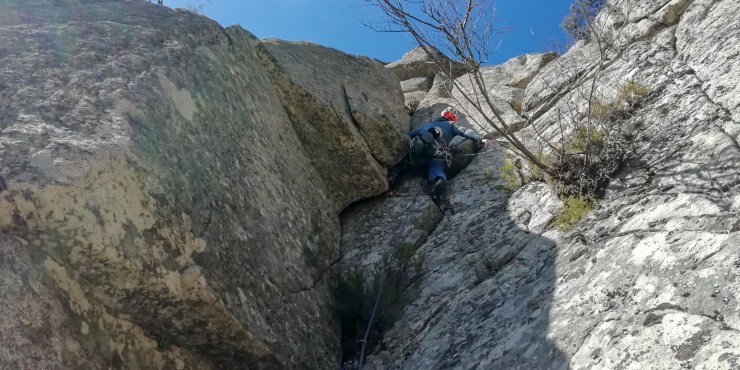 «Canela en Rama» y «la Vagina de Venus», dos escaladas al sol en las Agujas de la Cabrera